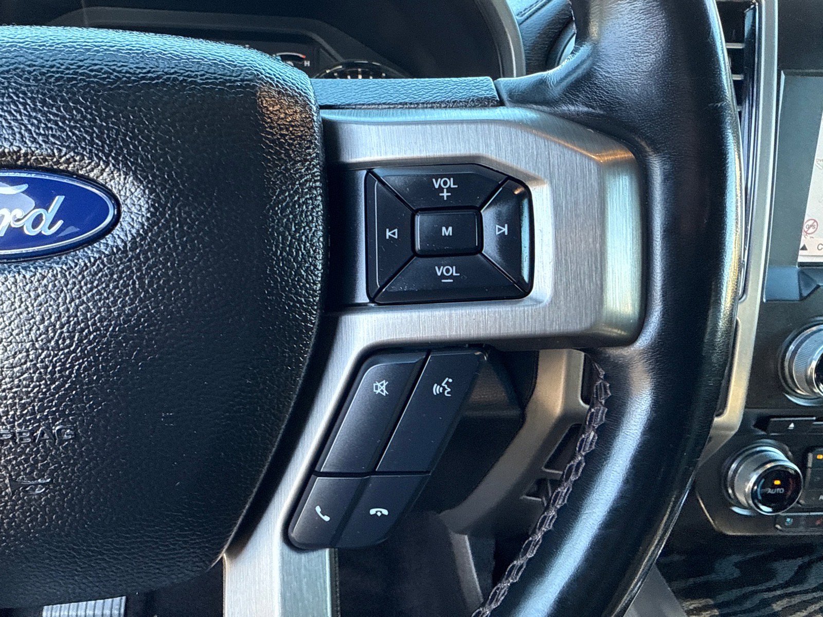 Used 2018 Ford F150 Platinum w/ Equipment Group 701A Luxury image 43