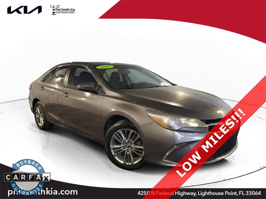 Used 2017 Toyota Camry XLE image 1