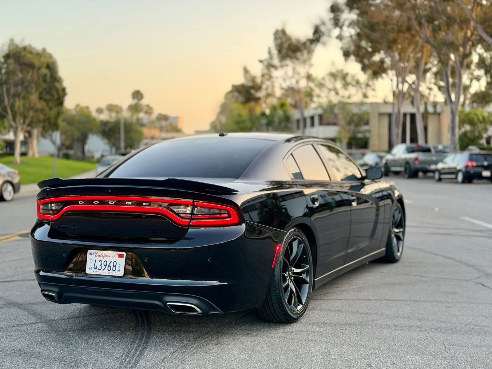 Used 2018 Dodge Charger SXT w/ Blacktop Package image 6