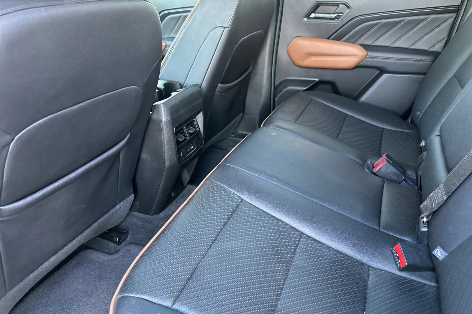 Certified 2023 GMC Canyon AT4 w/ AT4 Premium Package AWD/4WD image 13