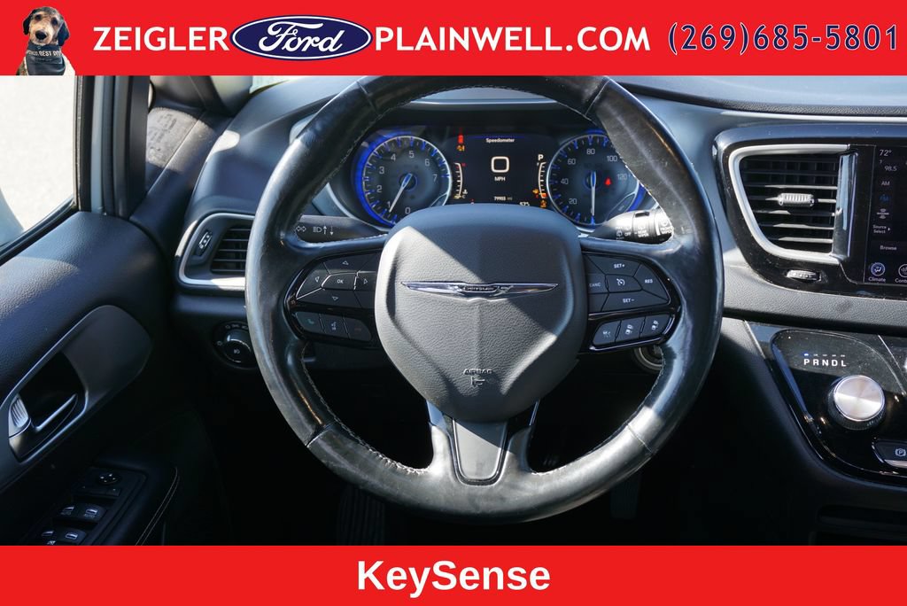 Used 2020 Chrysler Pacifica Touring w/ Advanced Safetytec Group FWD image 17