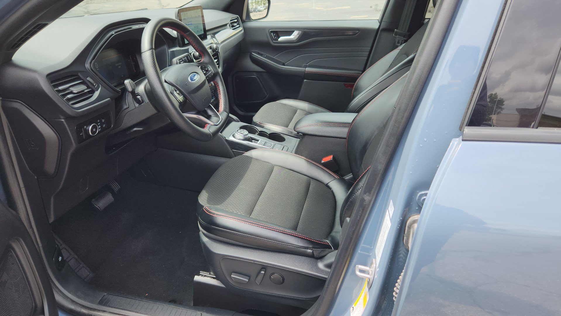 Certified 2025 Ford Escape ST-Line Select AWD/4WD image 24