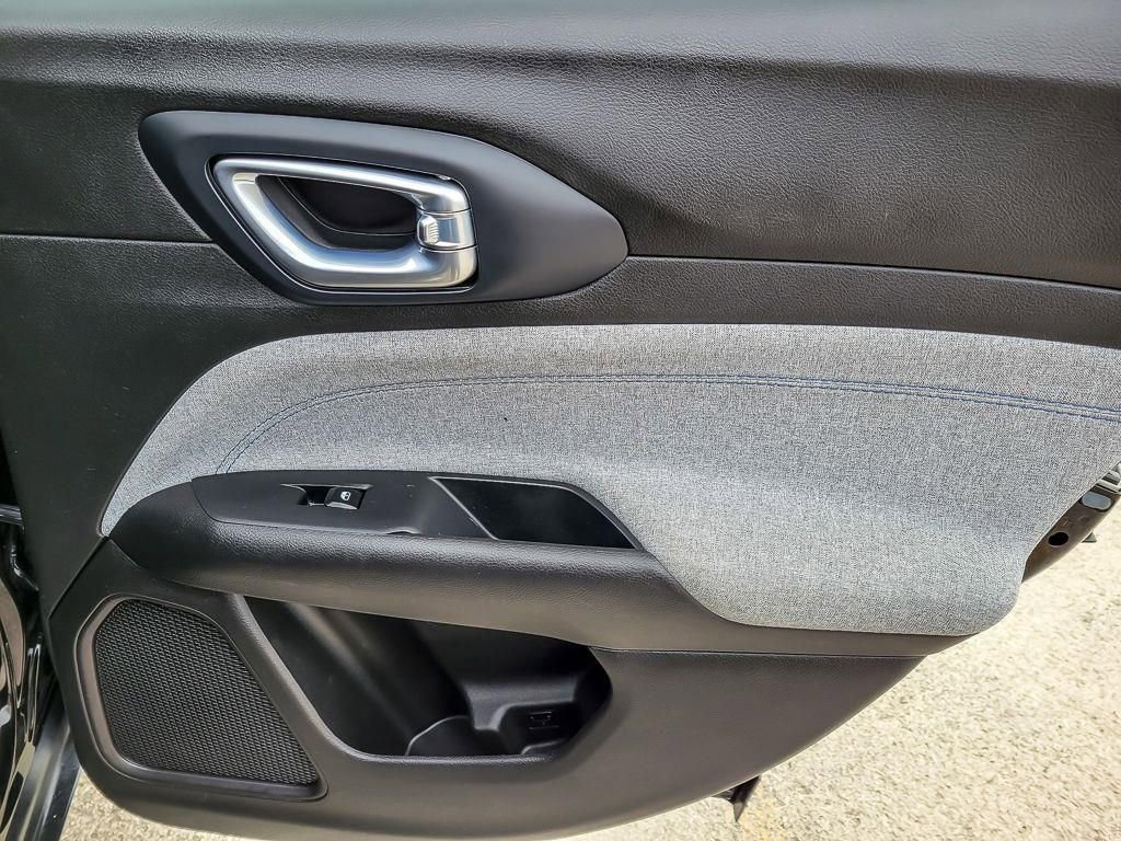 Used 2024 Jeep Compass Latitude image 20