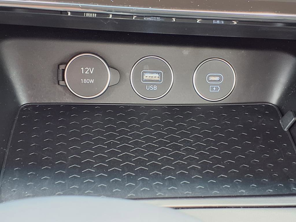 Used 2025 Genesis G70 2.5T image 20