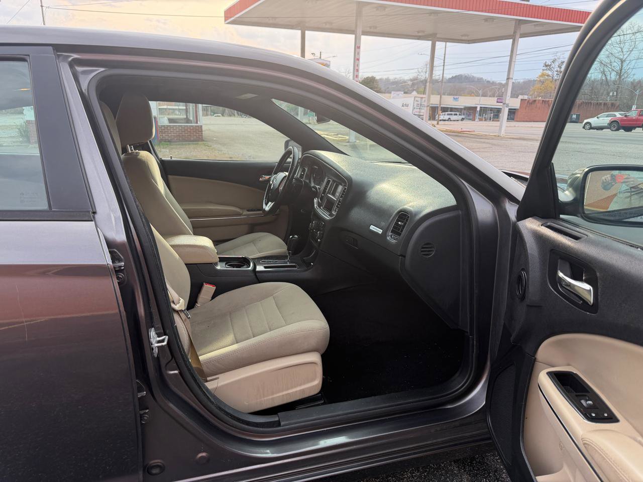 Used 2014 Dodge Charger SE w/ Connectivity Group image 13