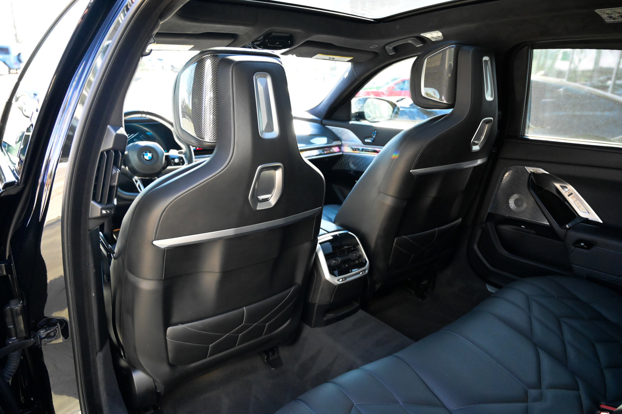 Used 2023 BMW 760i xDrive w/ Executive Package image 35