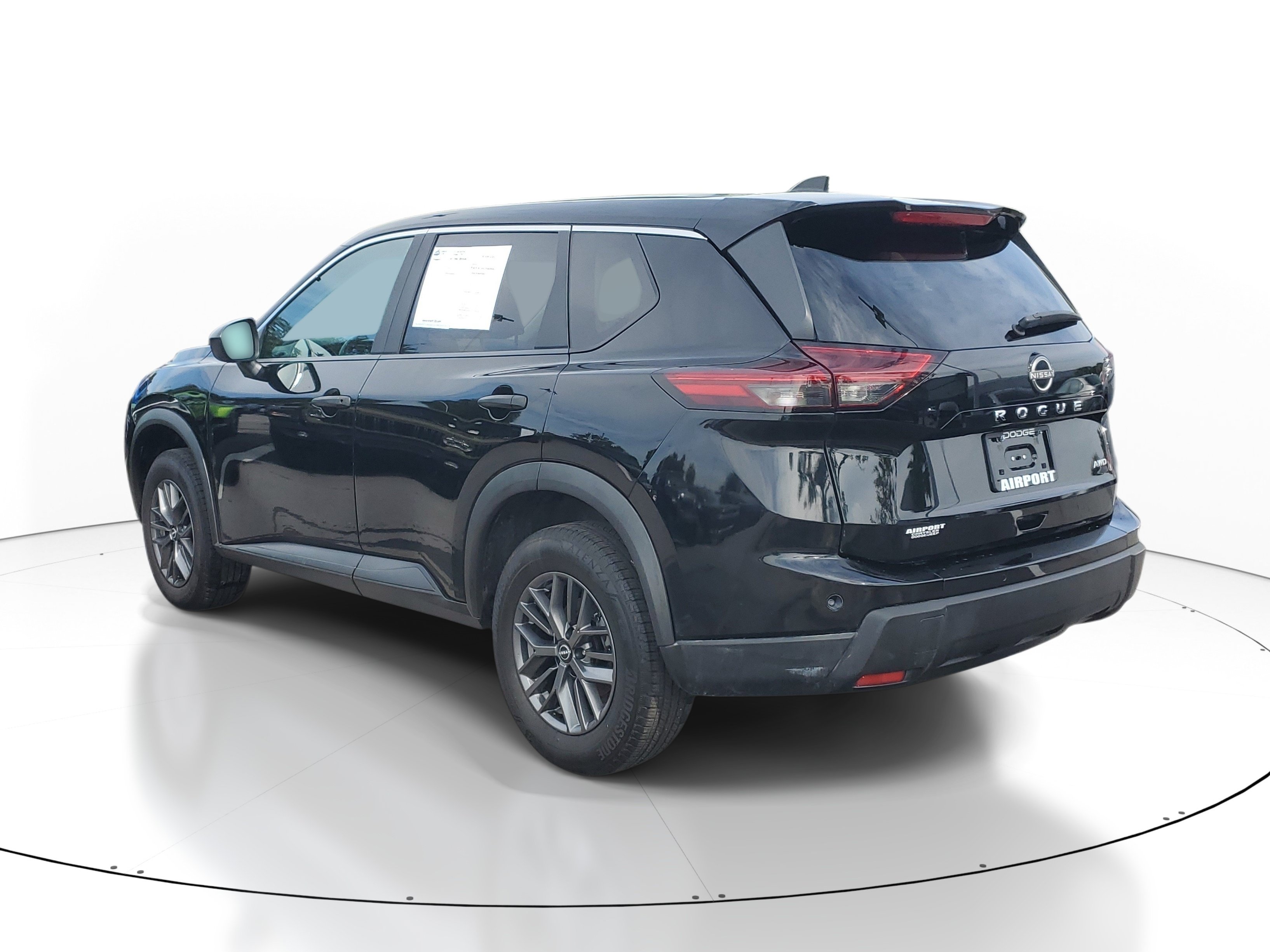 Used 2024 Nissan Rogue S FWD image 5