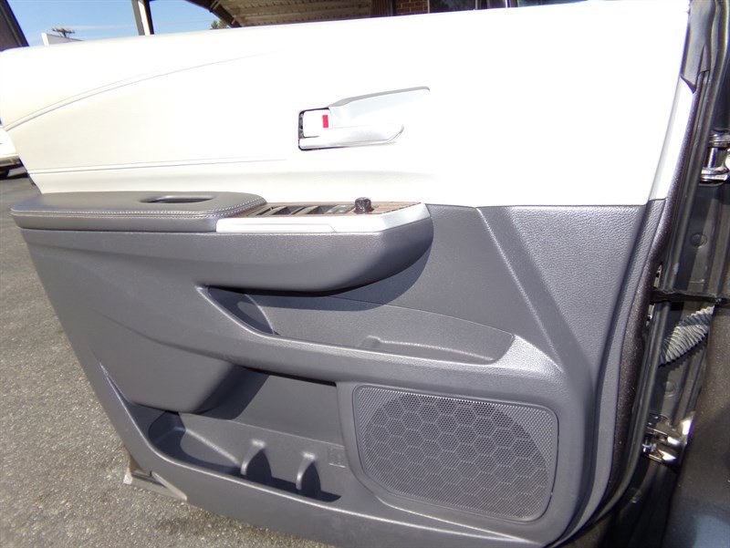 Used 2022 Toyota Sienna XLE image 25