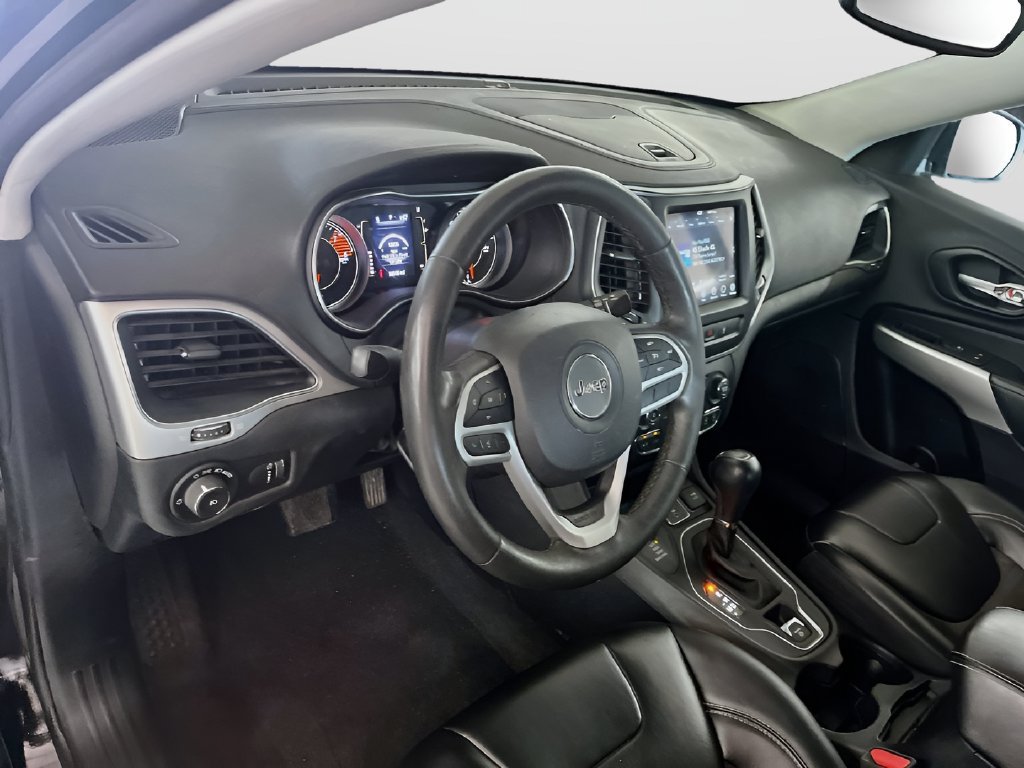 Used 2022 Jeep Cherokee Latitude AWD/4WD image 9