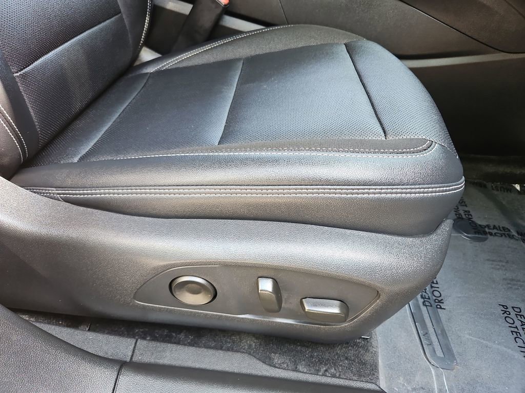 Used 2025 Chevrolet Blazer EV LT FWD image 25