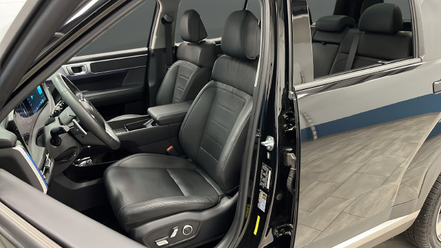 Used 2025 Hyundai Santa Fe Limited AWD/4WD image 9