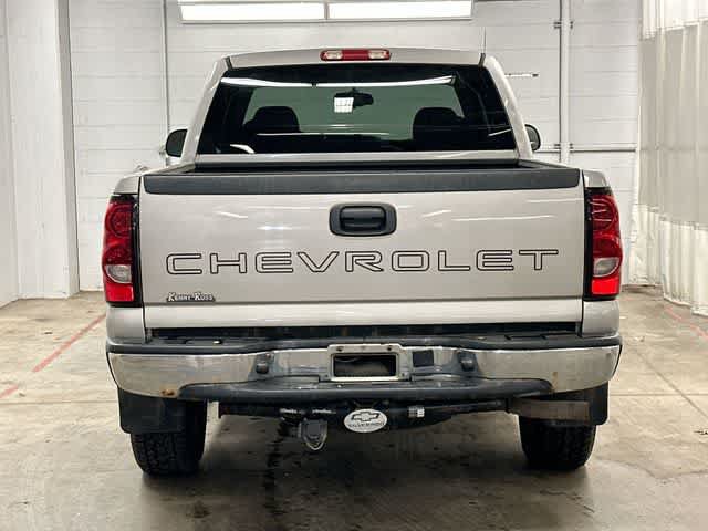 Used 2007 Chevrolet Silverado 1500 4x4 Extended Cab image 4