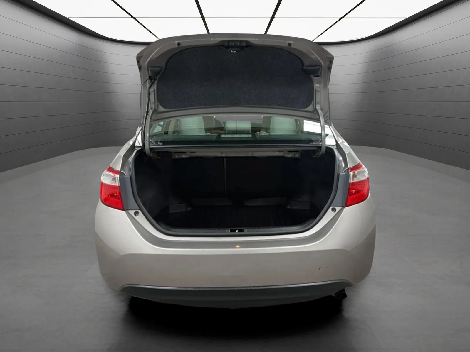 Used 2014 Toyota Corolla LE FWD image 19