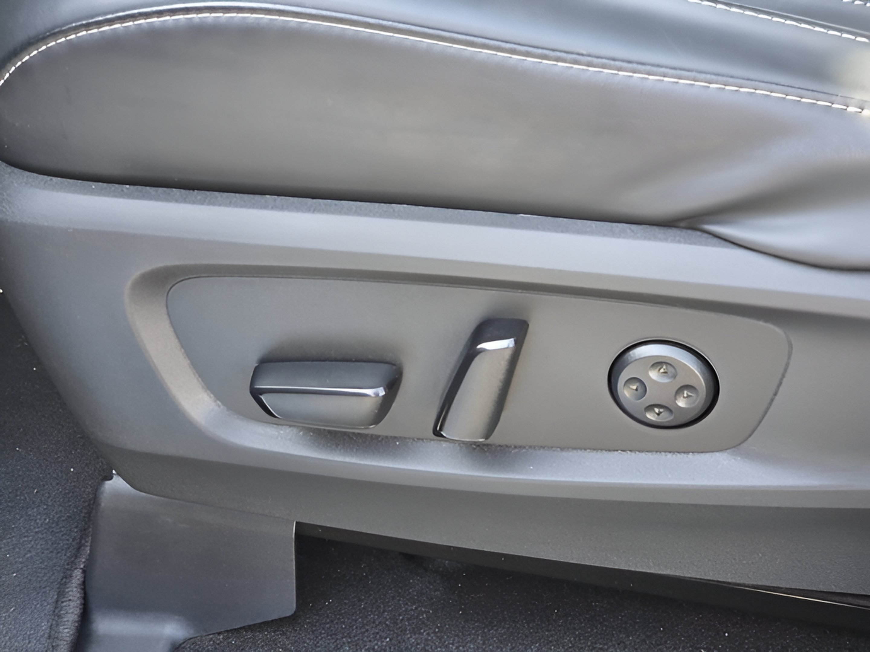Used 2024 INFINITI QX60 Luxe w/ Performance Audio Package FWD image 14