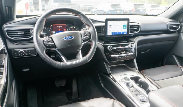 Used 2022 Ford Explorer ST-Line w/ Class IV Trailer Tow Package AWD/4WD image 13
