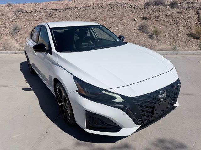 Used 2023 Nissan Altima 2.5 SR image 3