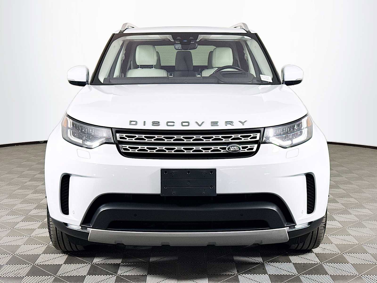 Used 2020 Land Rover Discovery HSE image 2