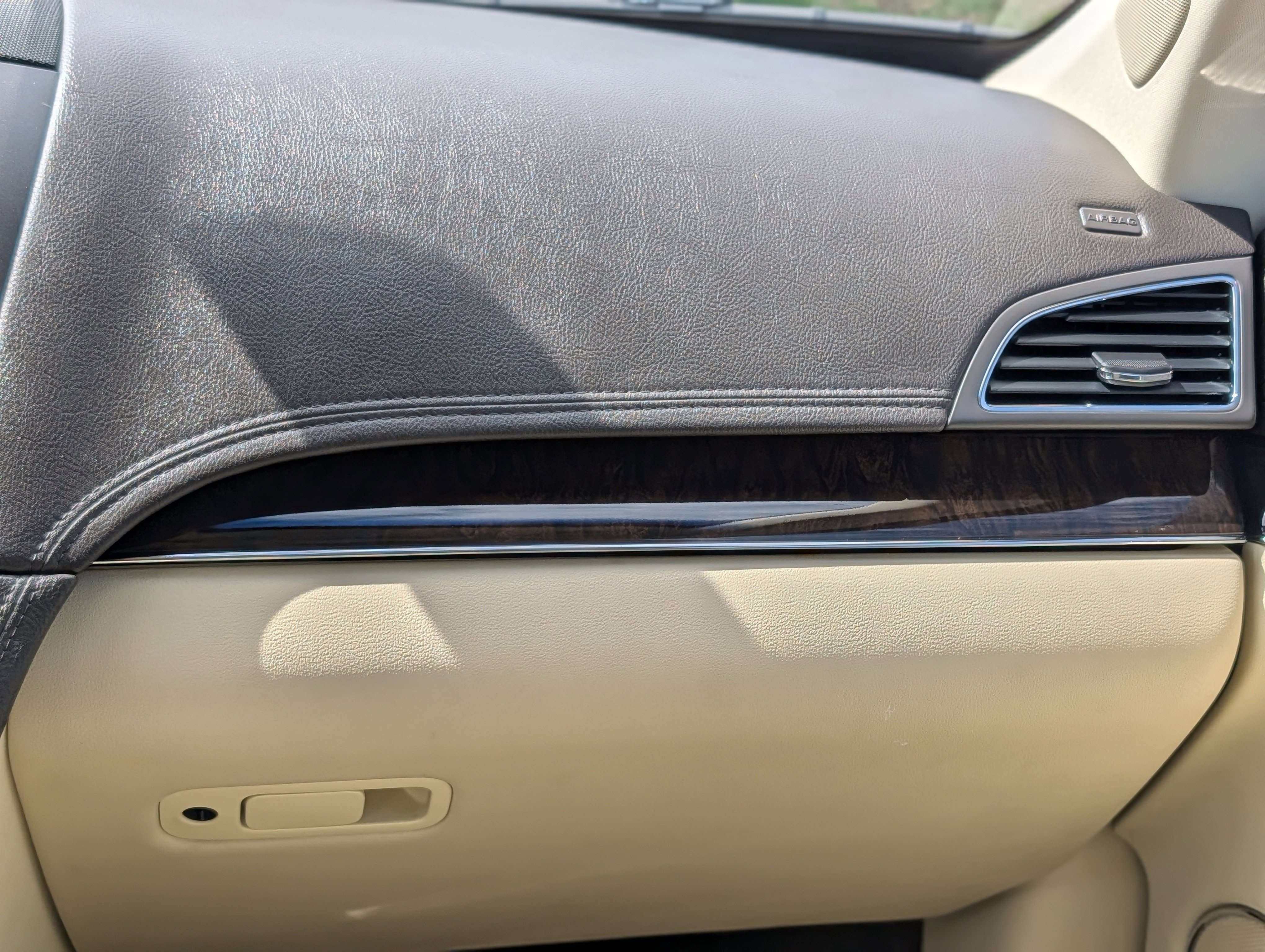 Used 2018 Lincoln MKT AWD image 16