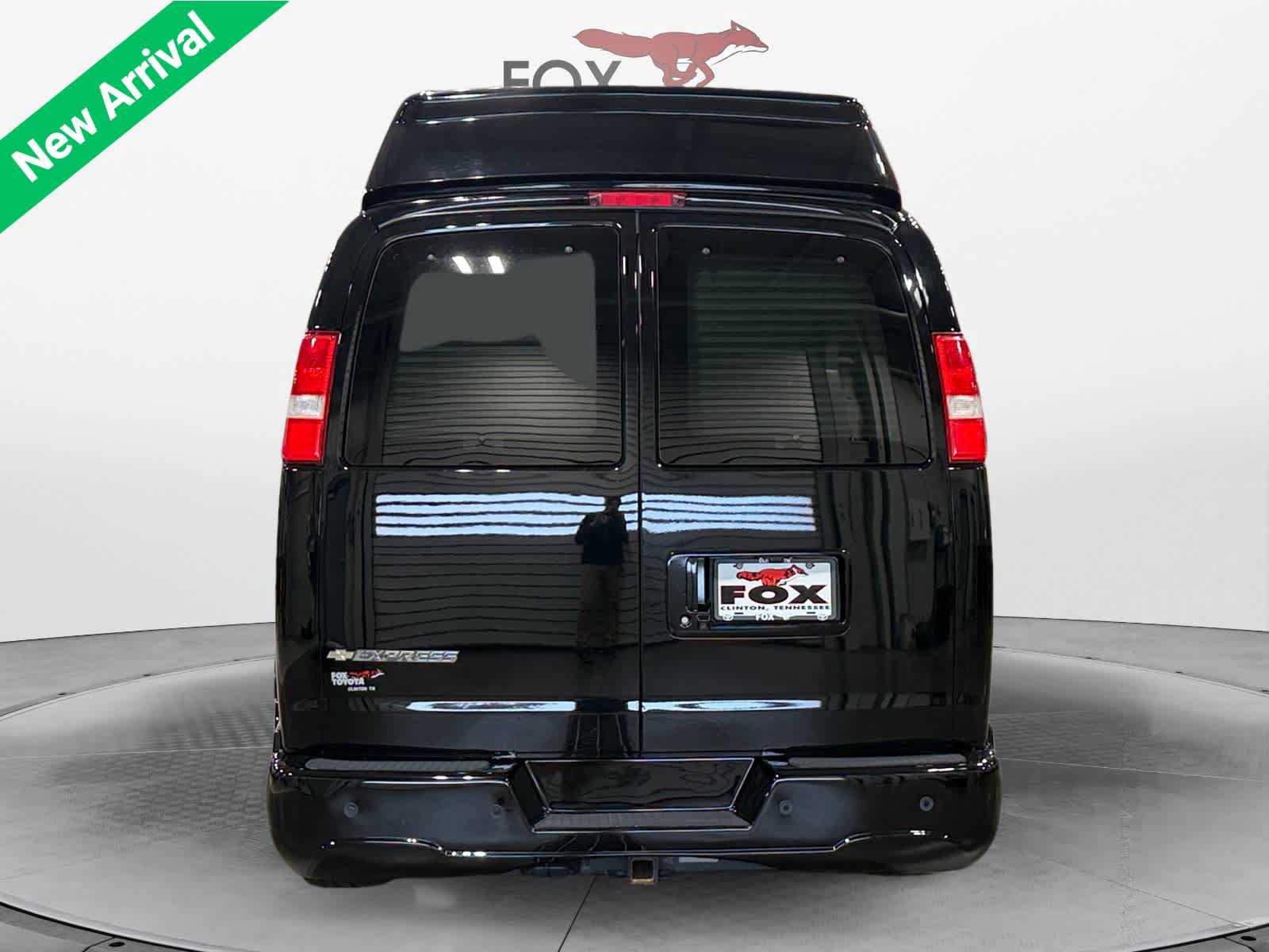 Used 2021 Chevrolet Express 2500 RWD image 5