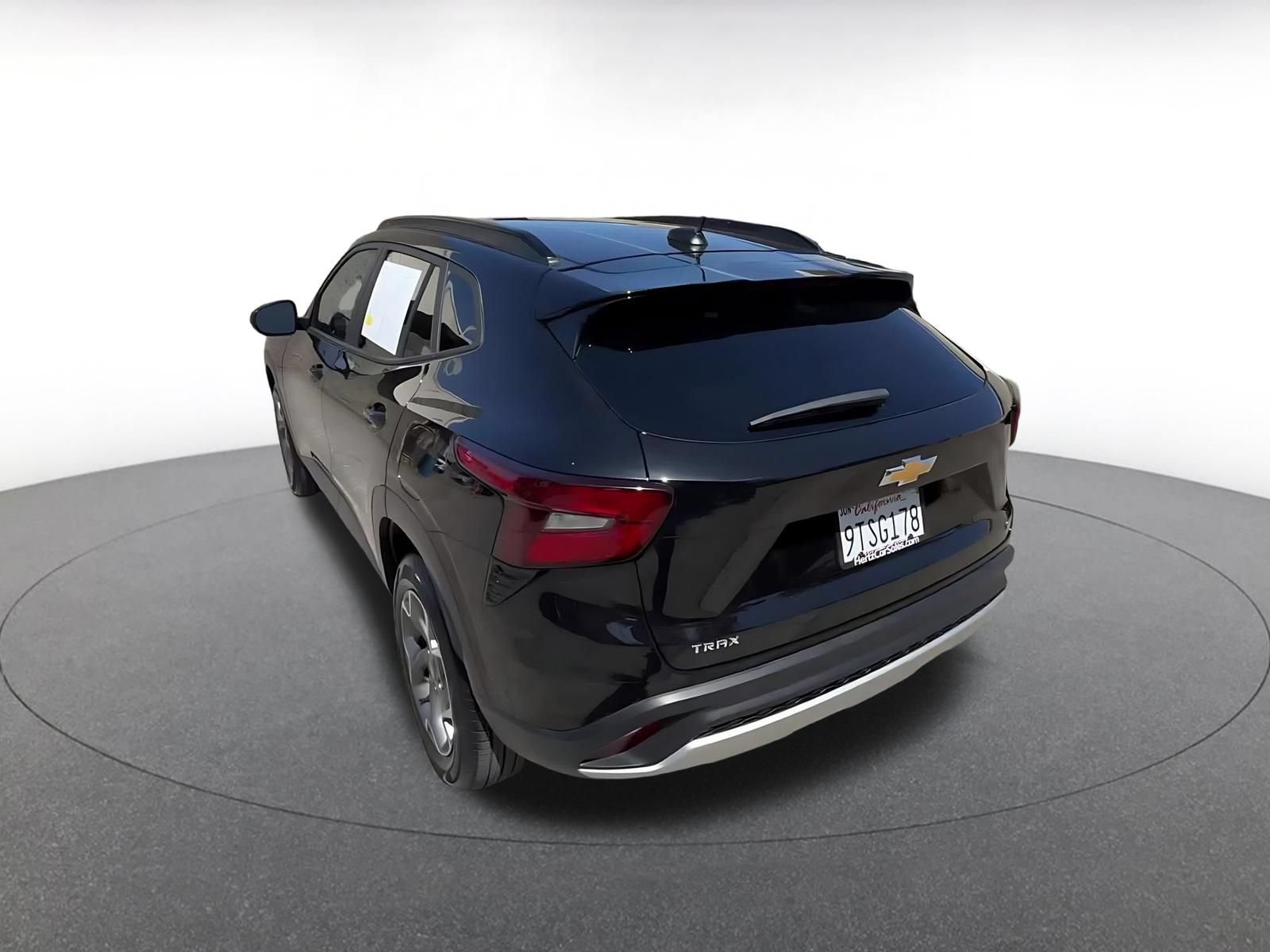 Used 2025 Chevrolet Trax LT FWD image 11