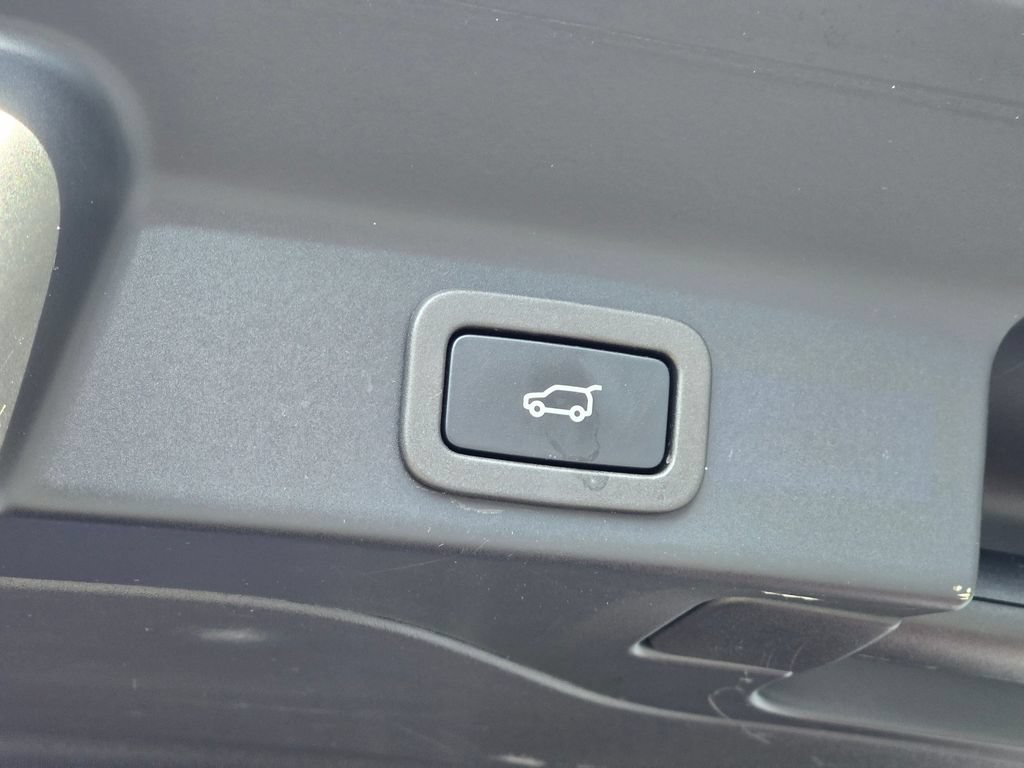 Used 2022 Jaguar F-PACE S AWD/4WD image 16