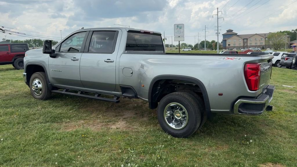 Used 2025 Chevrolet Silverado 3500 LT AWD/4WD image 4