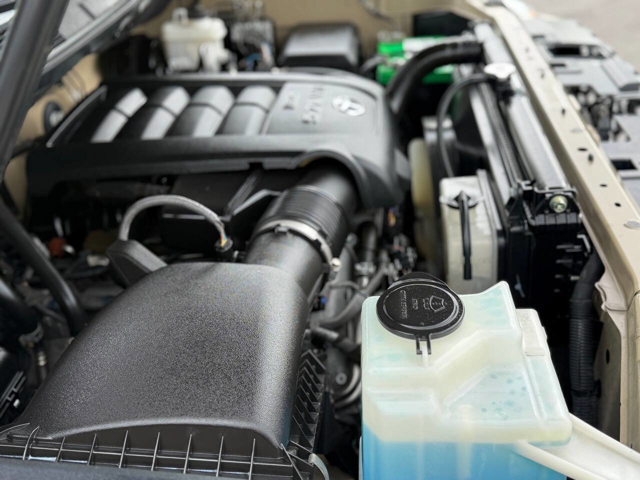 Used 2017 Toyota Tundra Limited w/ Limited Premium Package AWD/4WD image 10