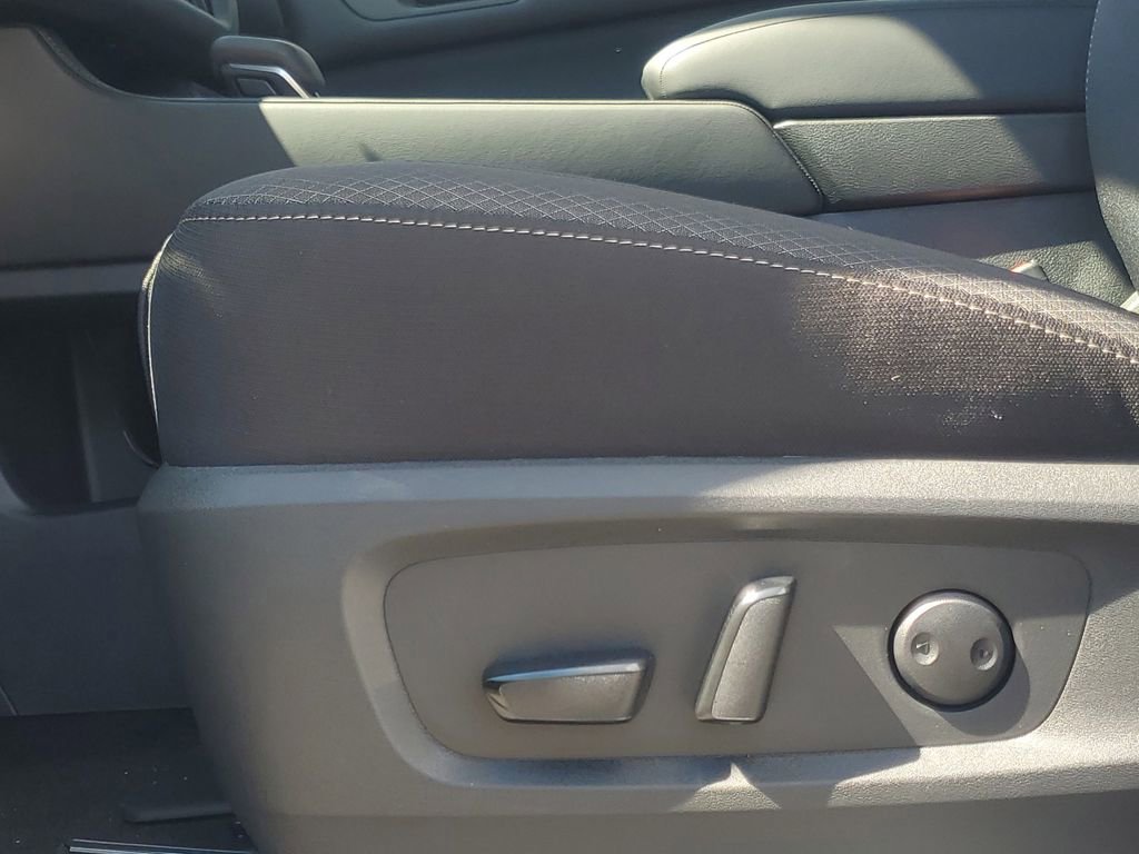 New 2025 Nissan Pathfinder SV w/ Black Appearance Package image 12