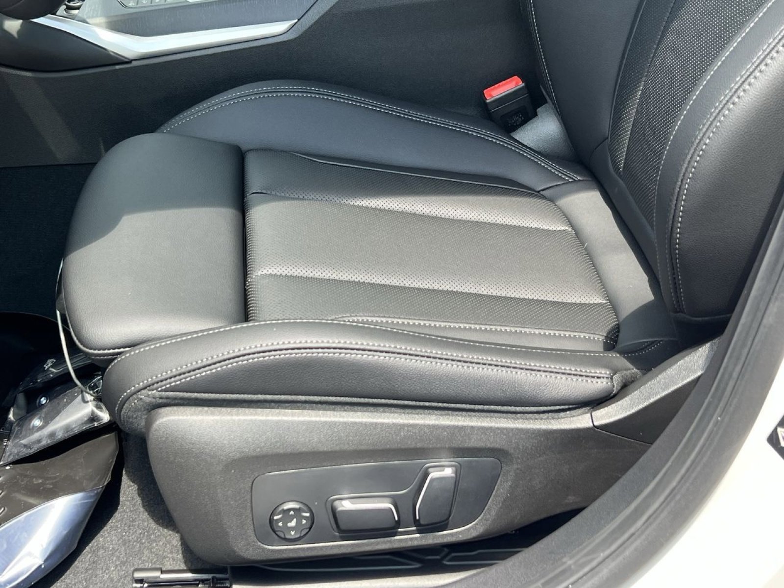 Certified 2025 BMW 330i xDrive Sedan w/ Premium Package image 11