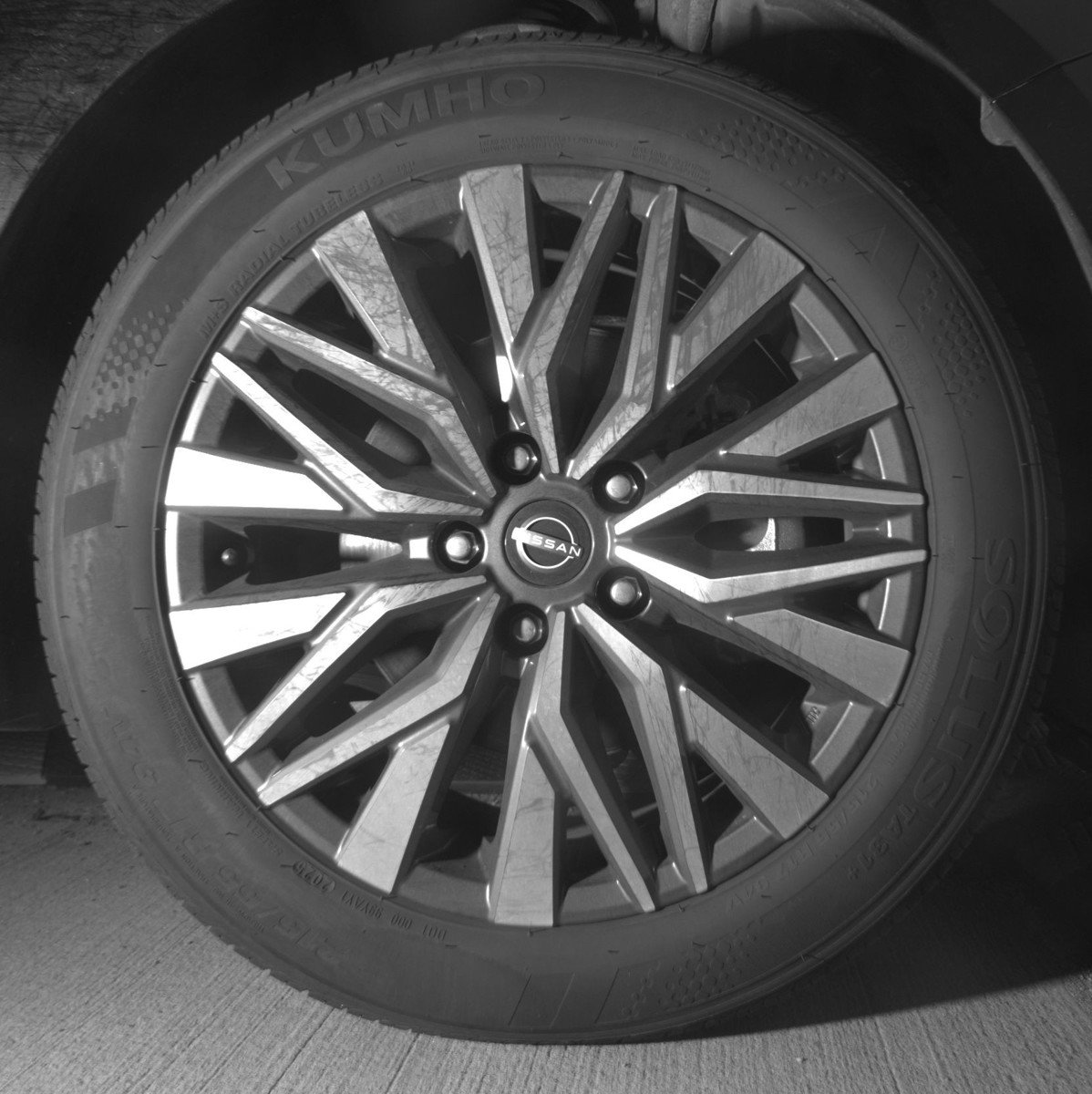 Used 2025 Nissan Altima 2.5 SV FWD image 13