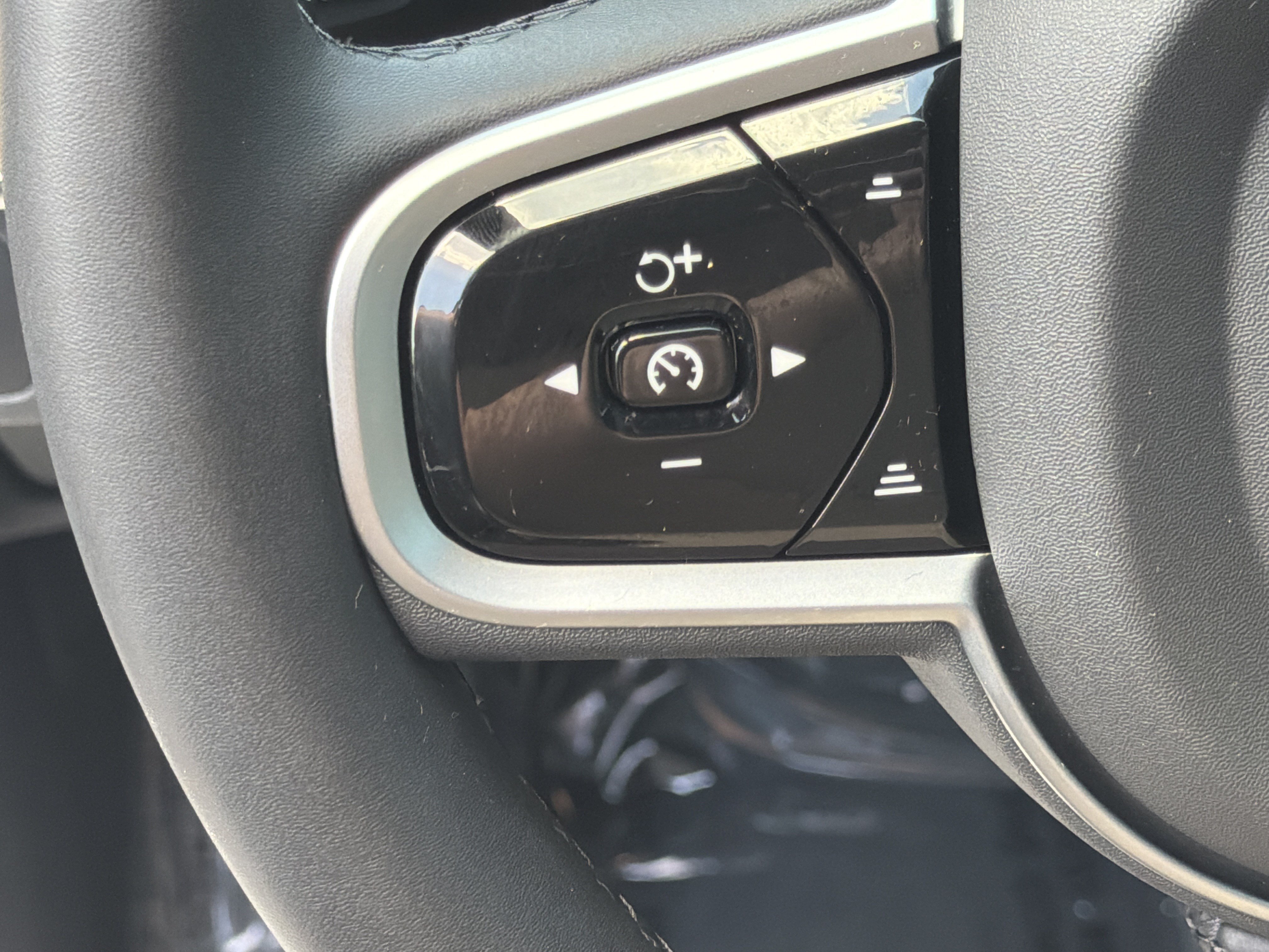 Certified 2026 Volvo XC90 B5 Plus w/ Protection Package Premier AWD/4WD image 19