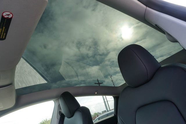 Used 2025 Tesla Model Y Long Range image 17