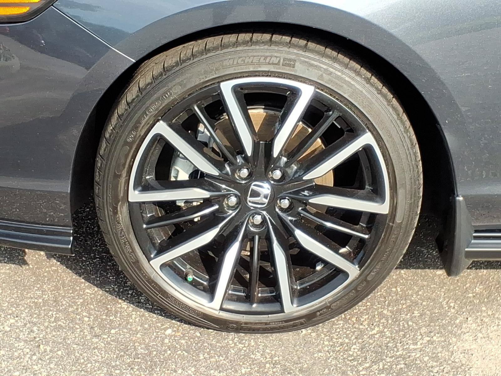 Used 2023 Honda Accord Touring image 4