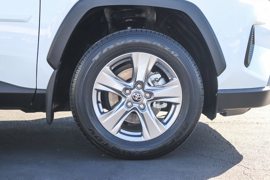 Used 2025 Toyota RAV4 LE AWD/4WD image 12
