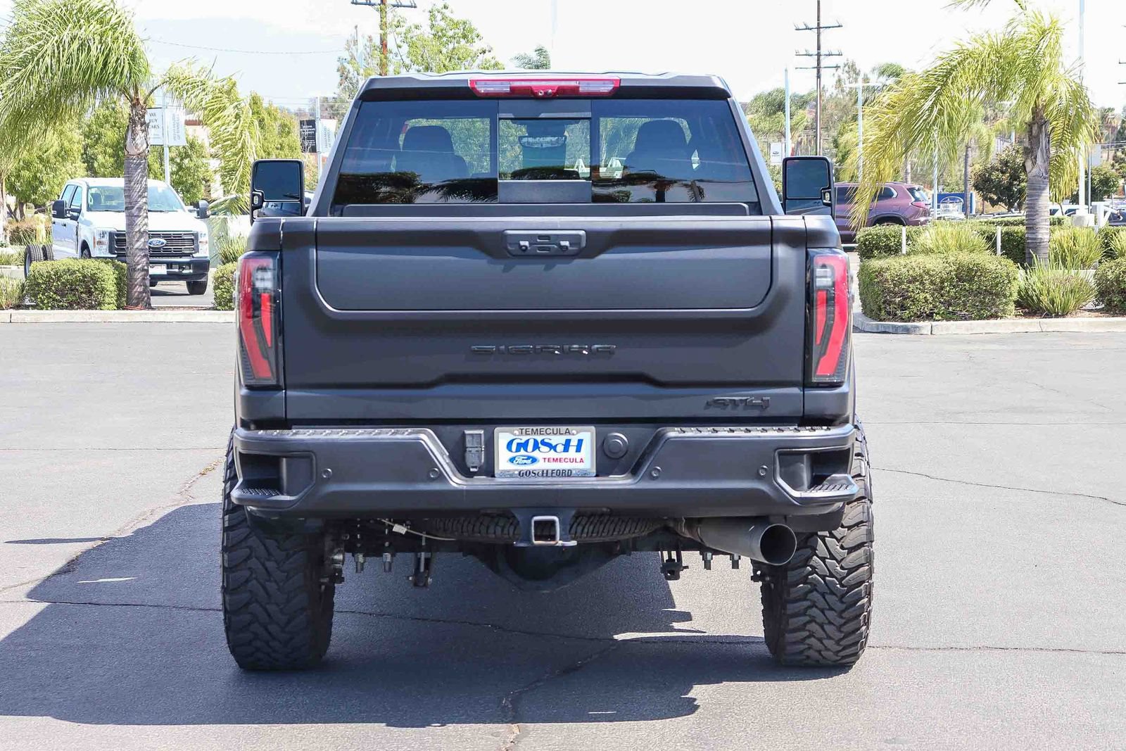 Used 2025 GMC Sierra 2500 AT4 w/ AT4 Premium Plus Package AWD/4WD image 5