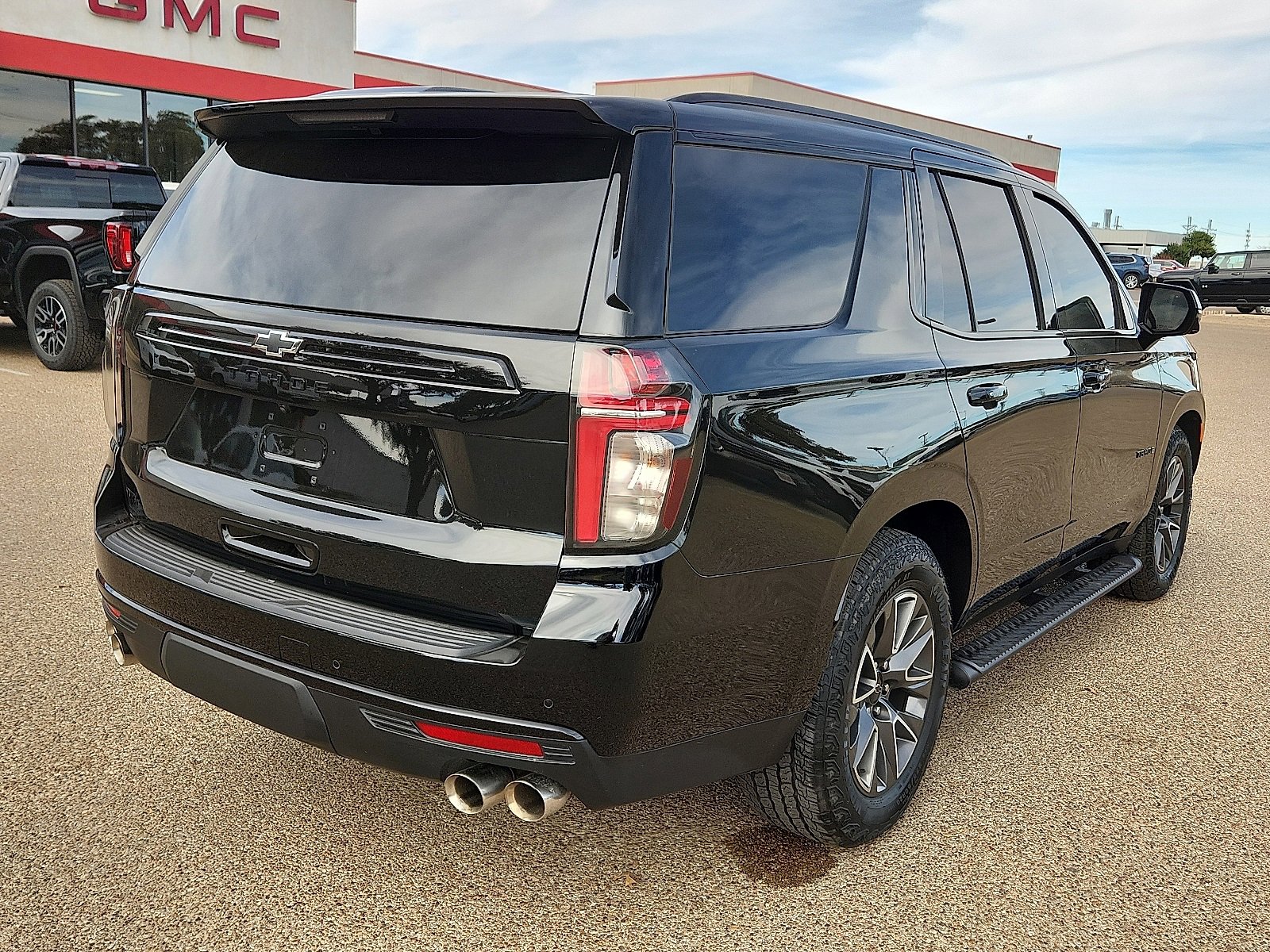 Used 2024 Chevrolet Tahoe Z71 w/ Off-Road Capability Package image 4