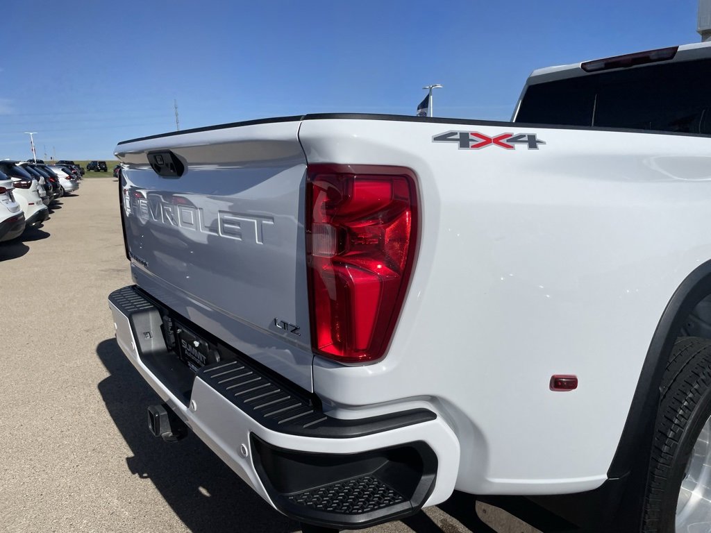 Used 2024 Chevrolet Silverado 3500 LTZ w/ LTZ Plus Package image 38