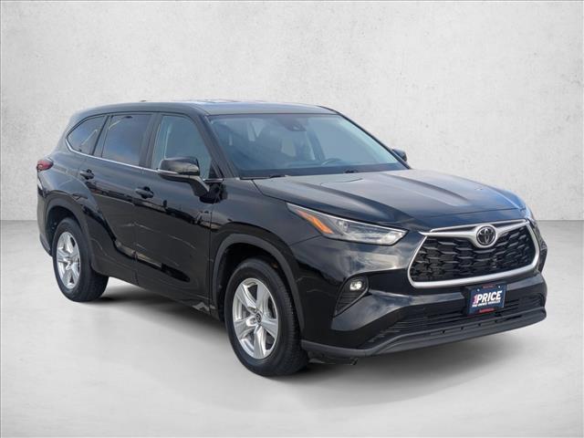 Used 2023 Toyota Highlander LE image 3