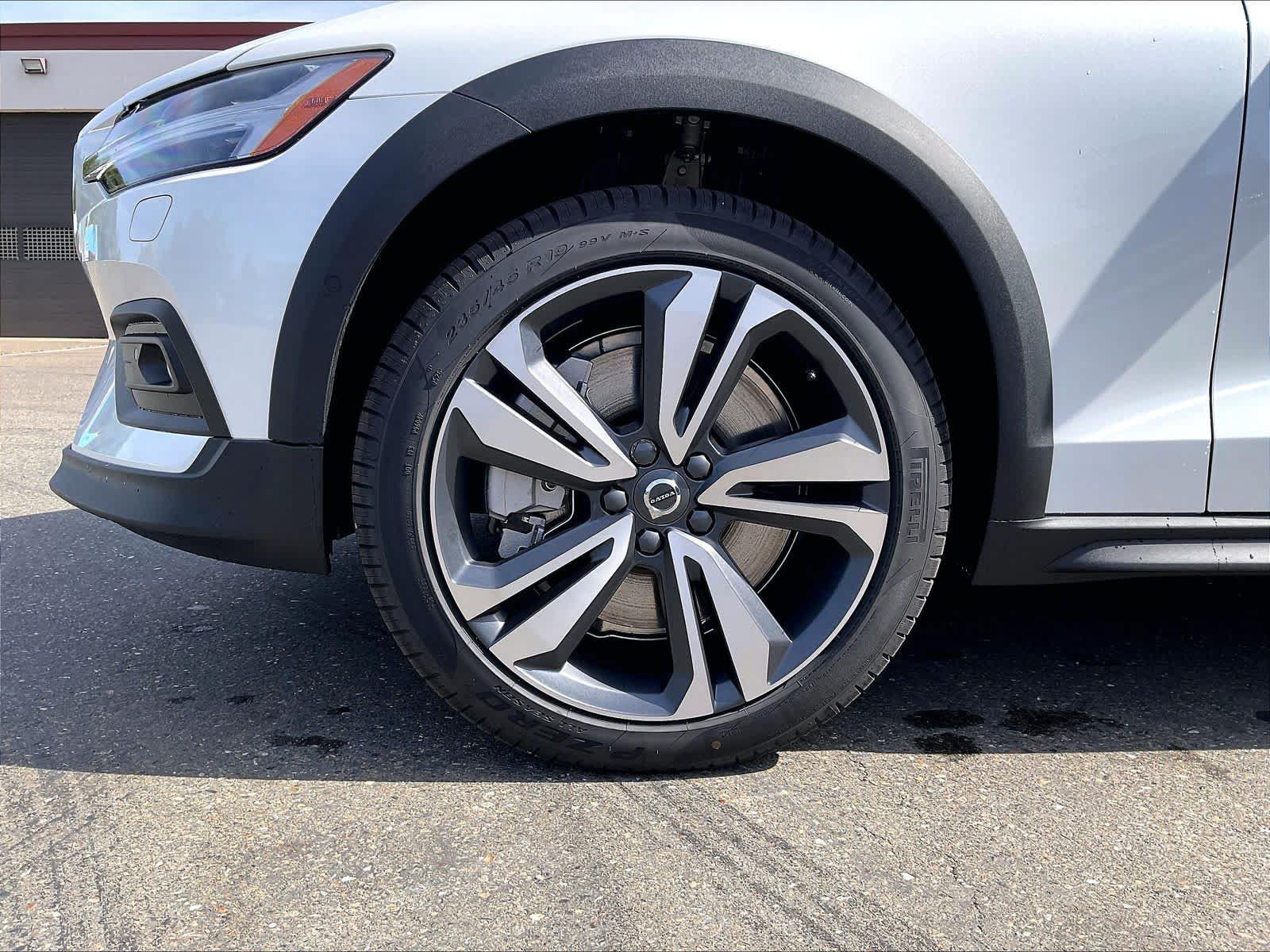 New 2026 Volvo V60 B5 Cross Country Plus w/ Protection Package Premier AWD/4WD image 14