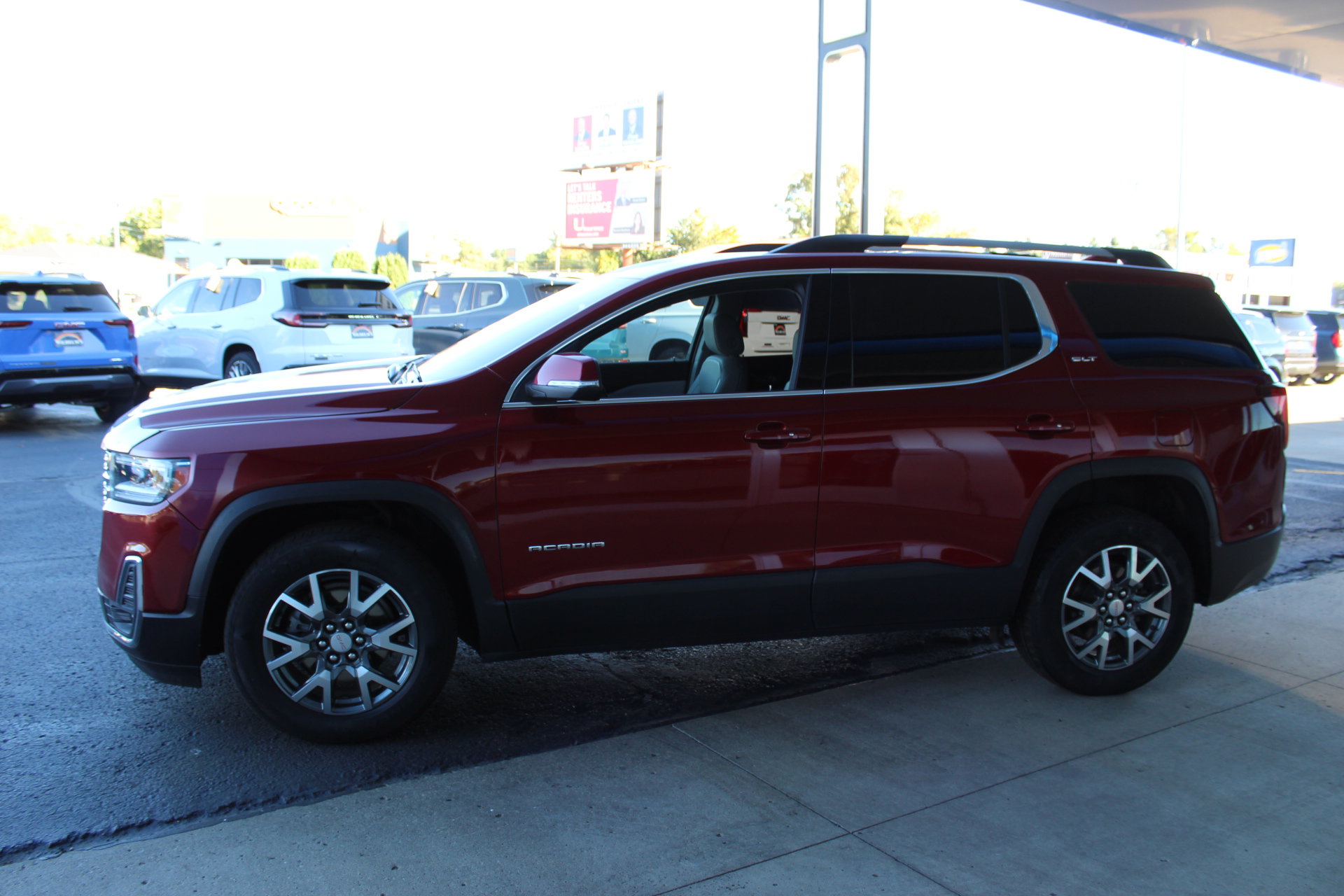 Certified 2023 GMC Acadia SLT AWD/4WD image 9