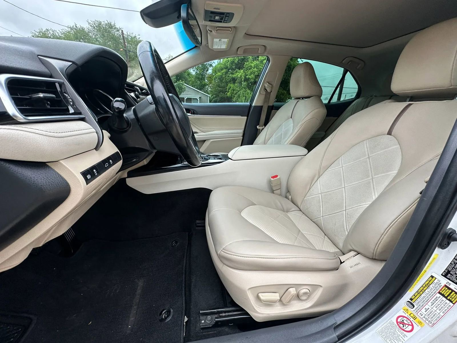 Used 2018 Toyota Camry XLE FWD image 11
