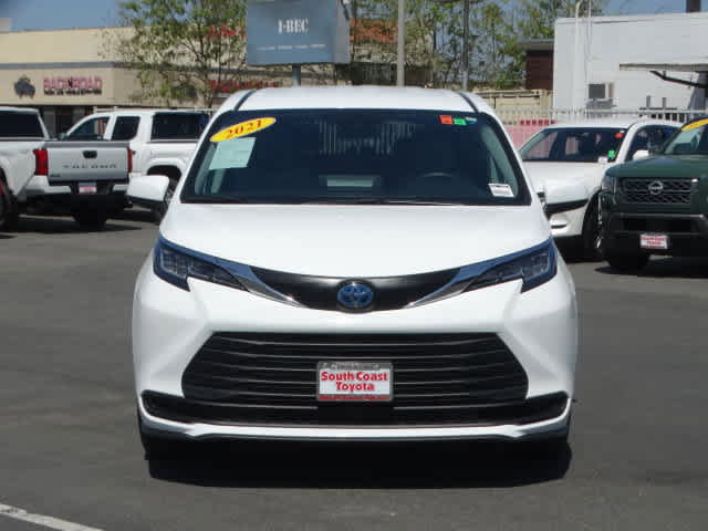 Certified 2021 Toyota Sienna LE image 3
