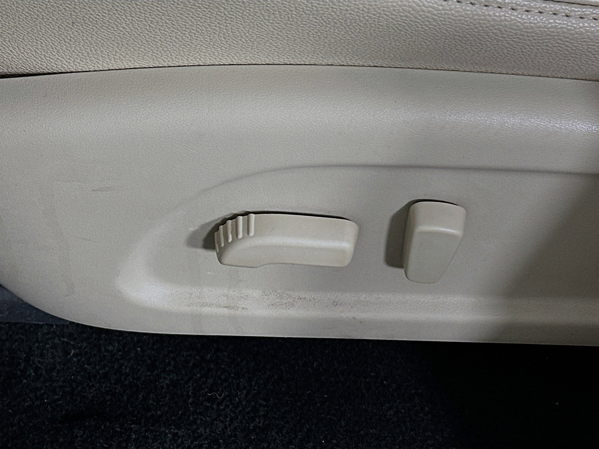 Used 2018 Nissan Pathfinder SV image 13