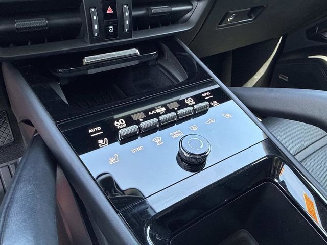 Used 2024 Porsche Cayenne Coupe AWD/4WD image 32