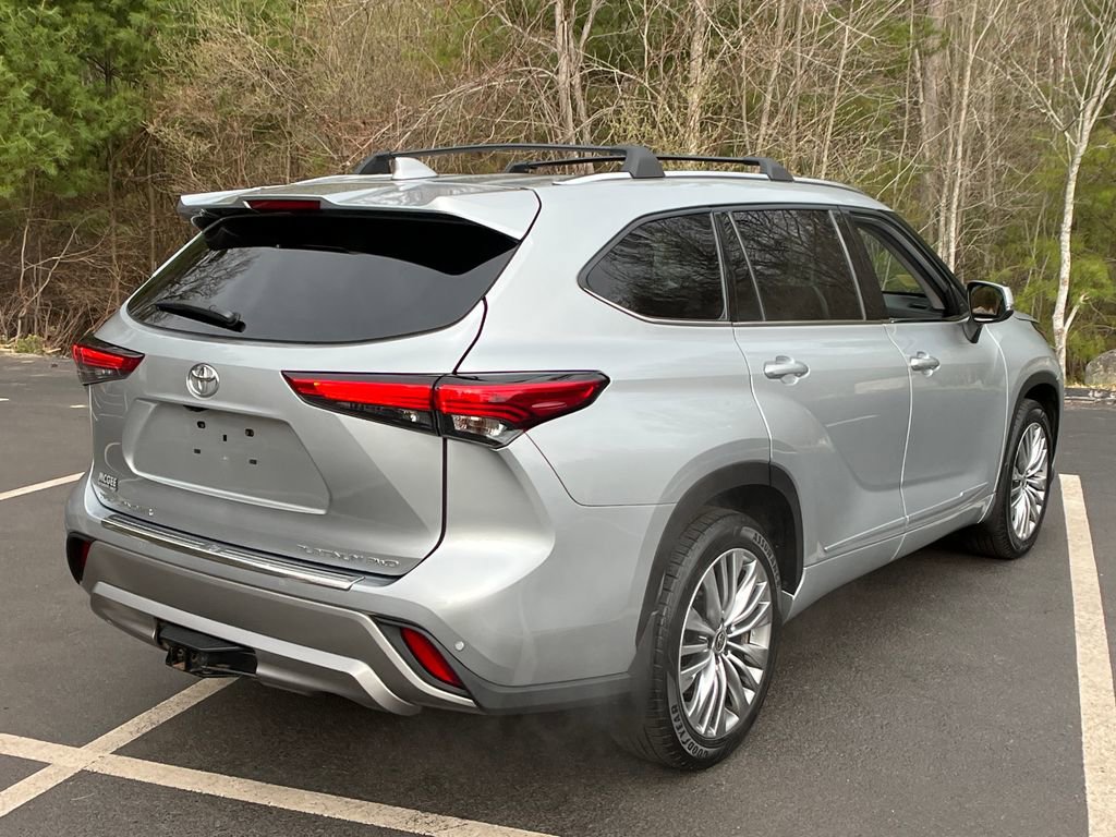 Used 2022 Toyota Highlander Platinum AWD/4WD image 5