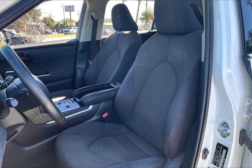 Used 2022 Toyota Highlander LE image 18