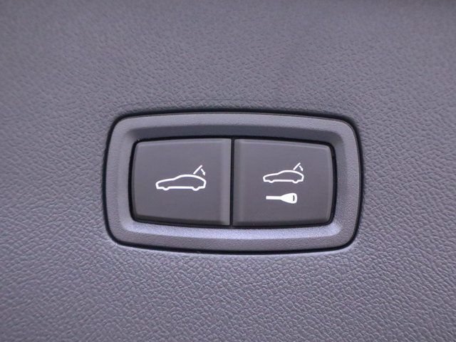 Certified 2024 Porsche Cayenne Coupe AWD/4WD image 33