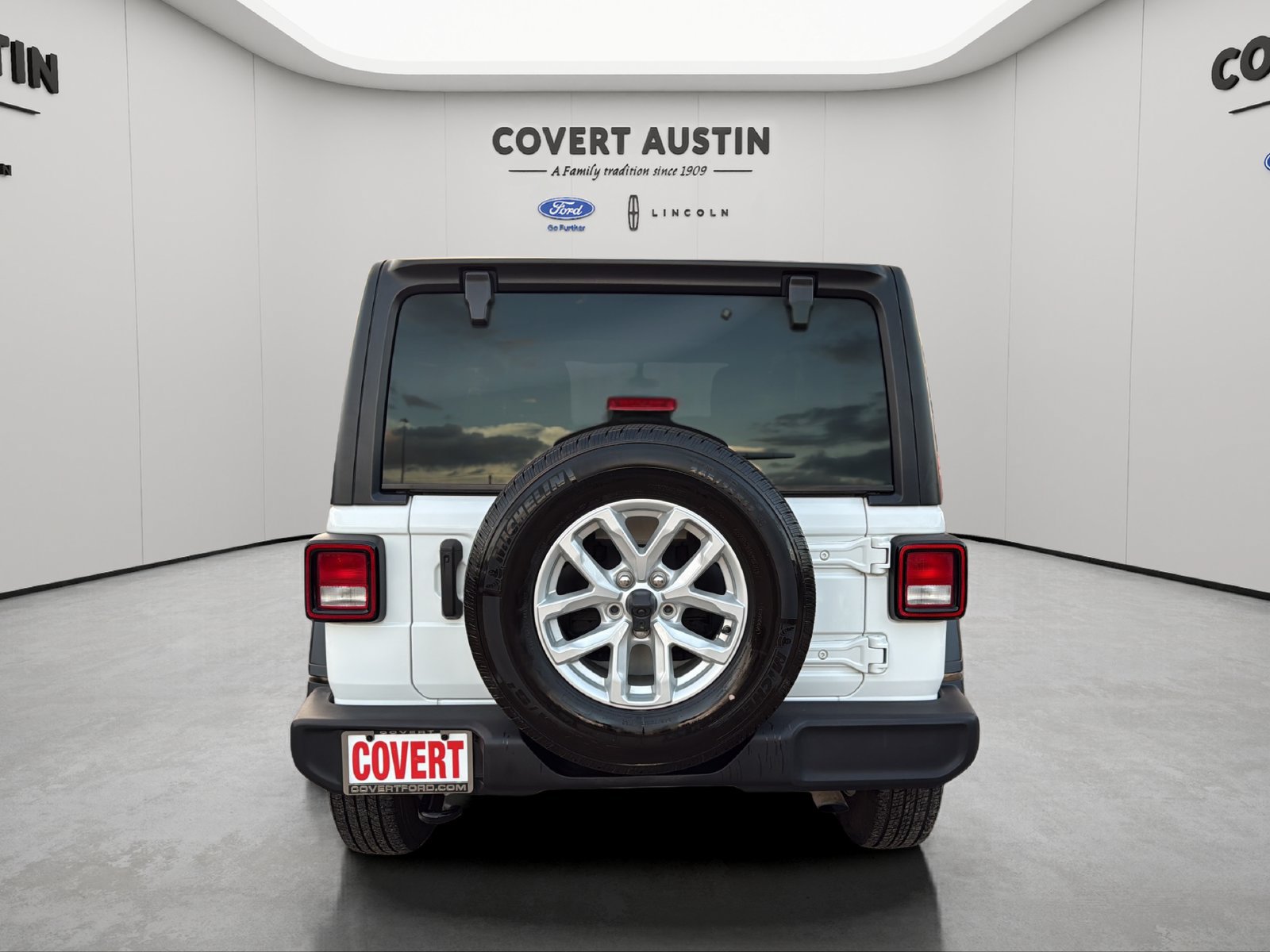 Used 2023 Jeep Wrangler Sport AWD/4WD image 4