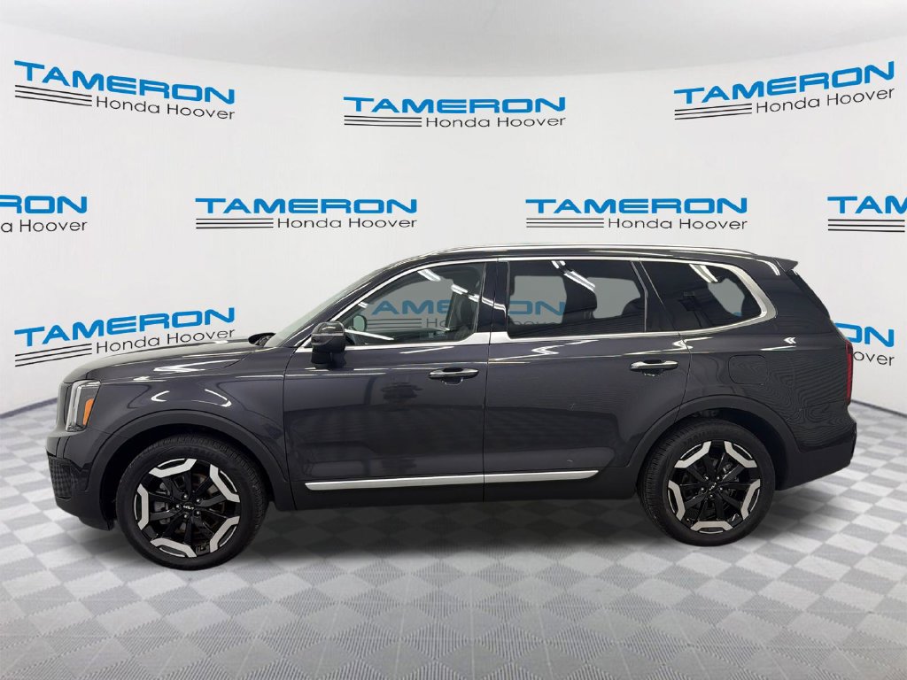 Used 2025 Kia Telluride S FWD image 2