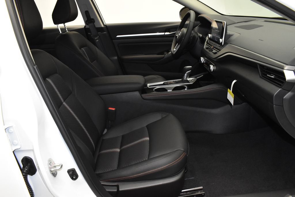 Used 2025 Nissan Altima 2.5 SR FWD image 26
